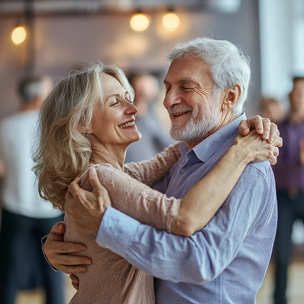 Пенсіонери танцюють на занятті з танцювальної терапії